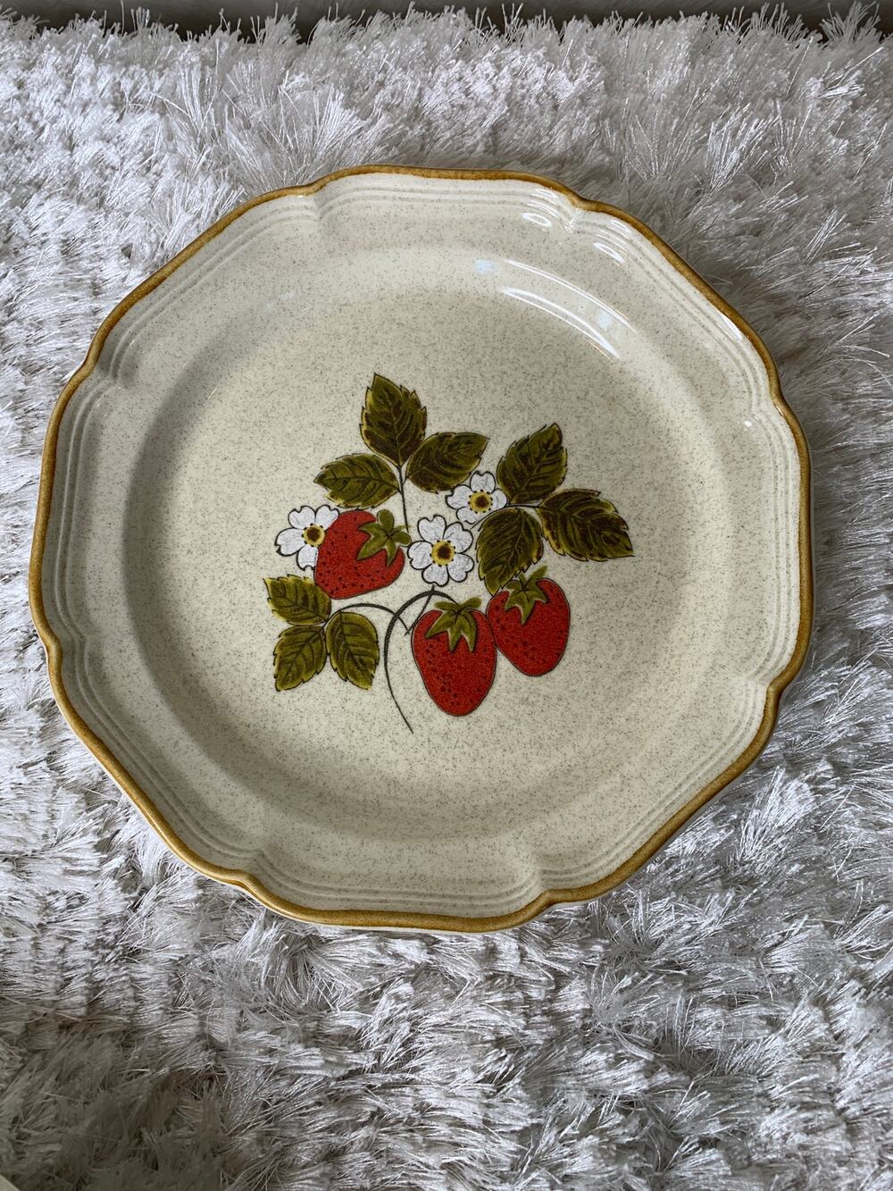 Mikasa Strawberry Festival Design EB 801 Dinner Plate 1980s
